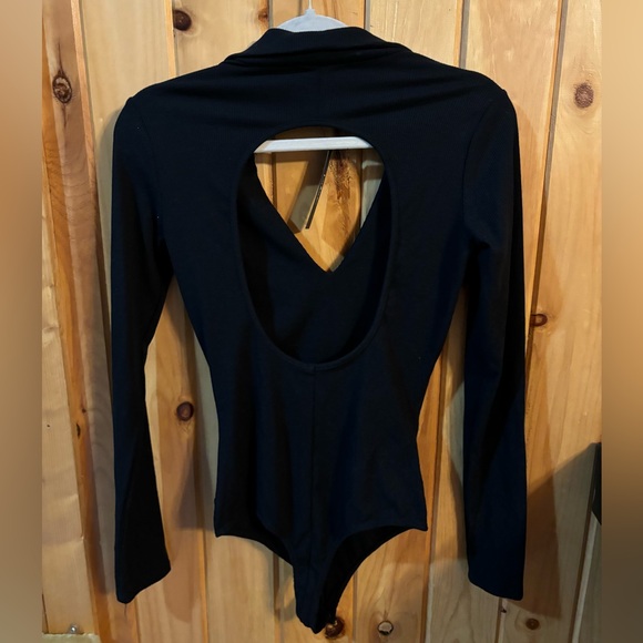 NWT Lulus Women’s Black V-Neck Long Sleeve Bodysuit with Cutout in Back - Picture 5 of 6